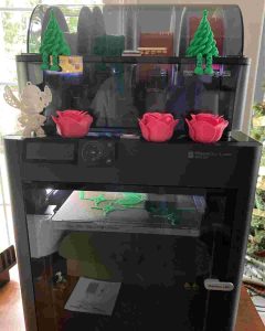Using the Bambu Lab P1S for the first time. Printing Christmas trees, Stitch, and roses (Ramos-Yoo, 2025).