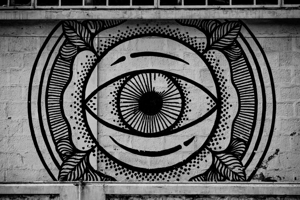 https://www.pexels.com/photo/intricate-eye-mural-on-urban-wall-31608823/